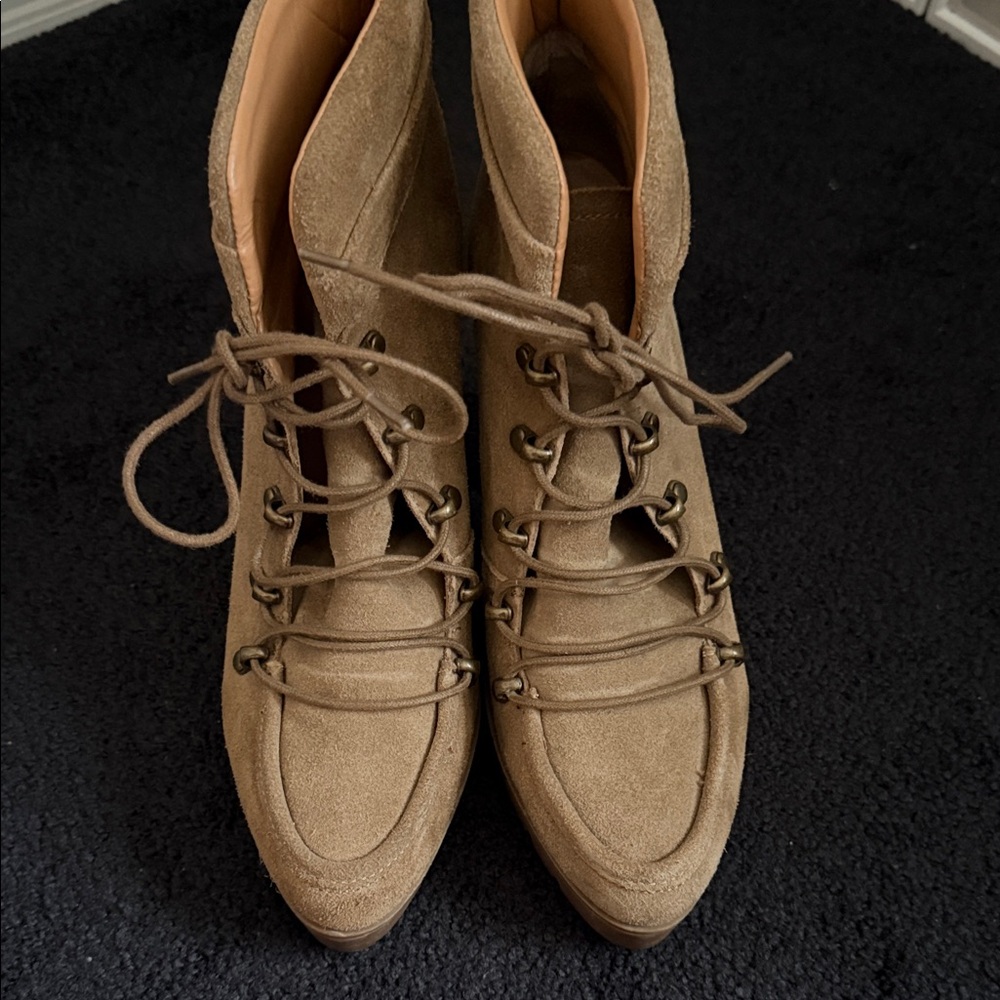 Stylish Women's Tan Lace-Up Boots